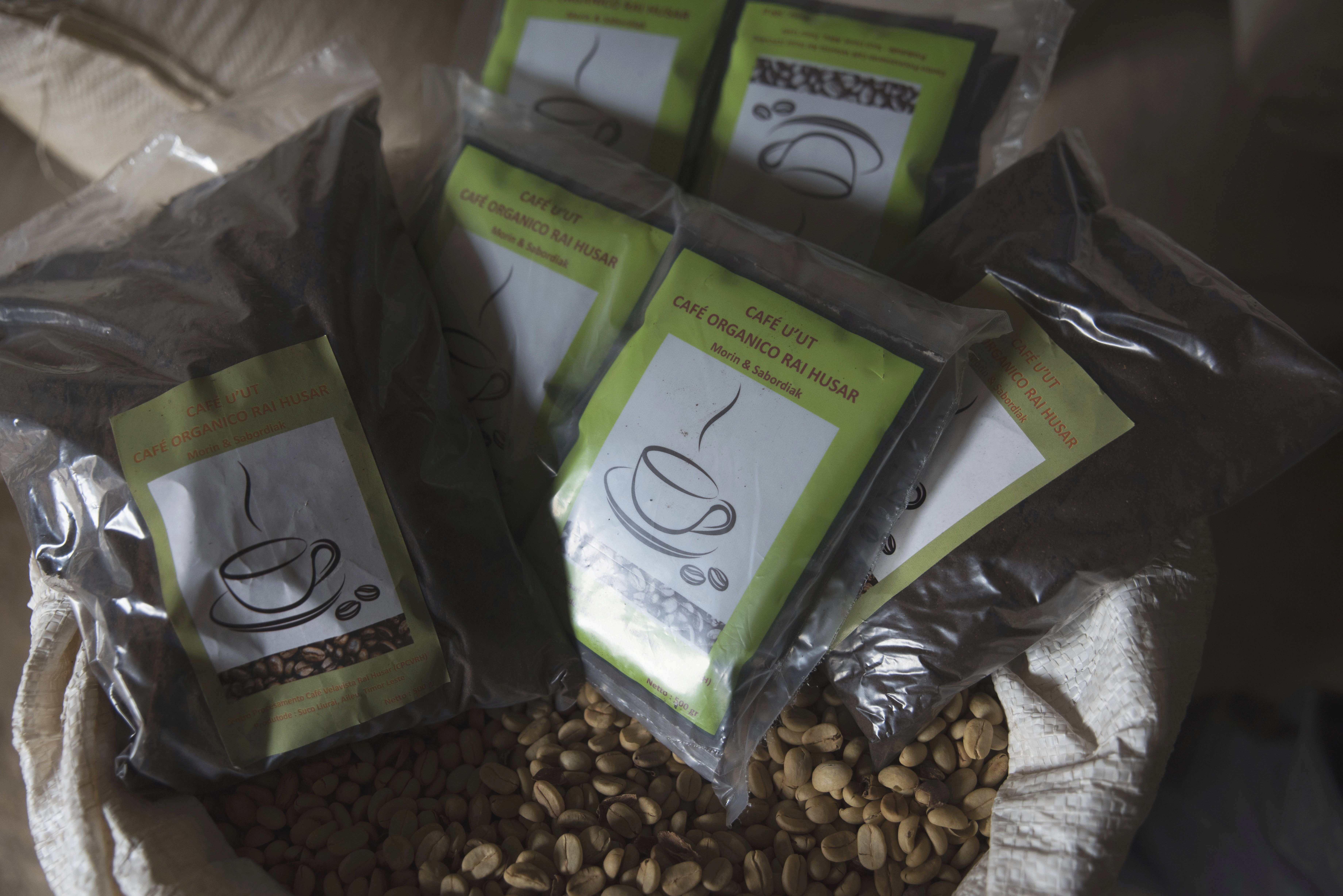 Husi merkaduria to’o kafe sira. IADE nia konselladóres sira ajuda kliente kona-ba amenta-valór ba sira nia produtus no servisus.