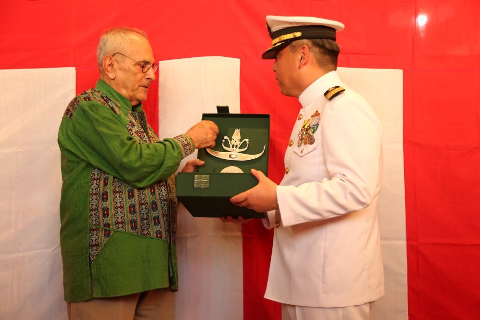 MI AKOMPAÑA PR HORTA HALO VIZITA HONORARIU BA RÓ FUNU MILITAR JAPAUN