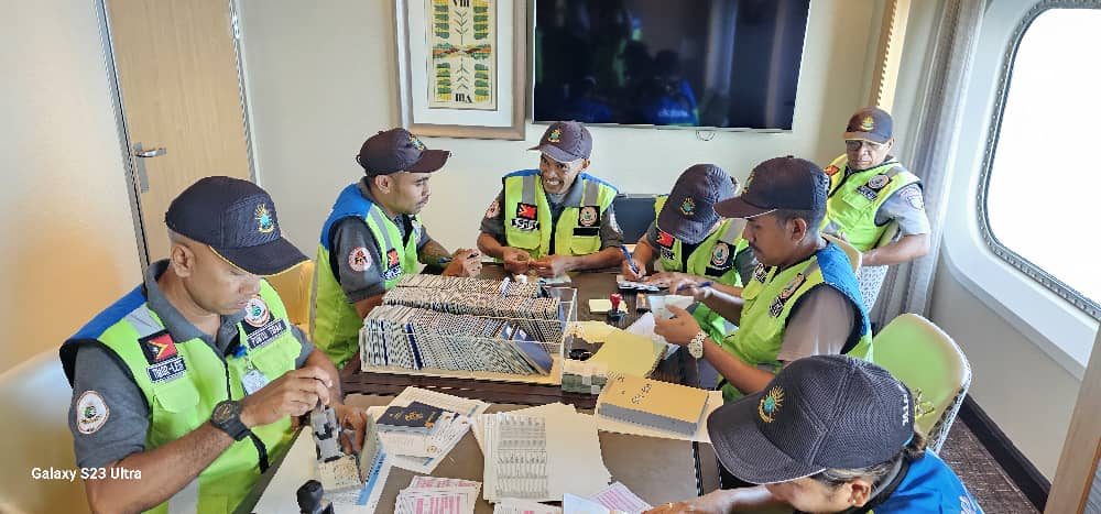 TURISTA RIHUN IDA RESIN VIZITA TIMOR, SERVISU MIGRASAUN REKOLLA TAXA $18,240.00