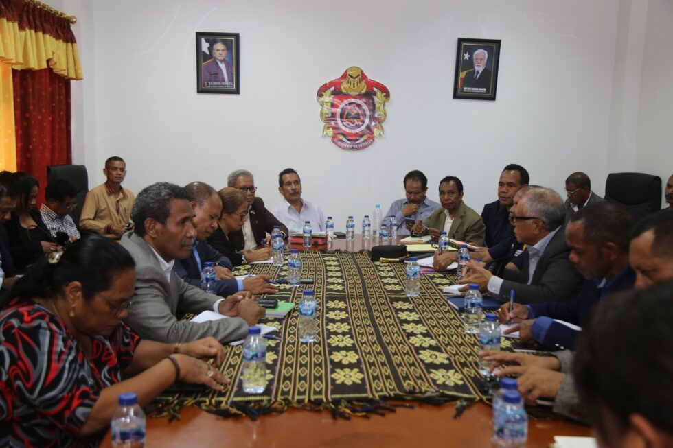 DEPUTADU HOSI KOMISAUN B HALO VIZITA BADAK MAI MINISTERIU INTERIOR