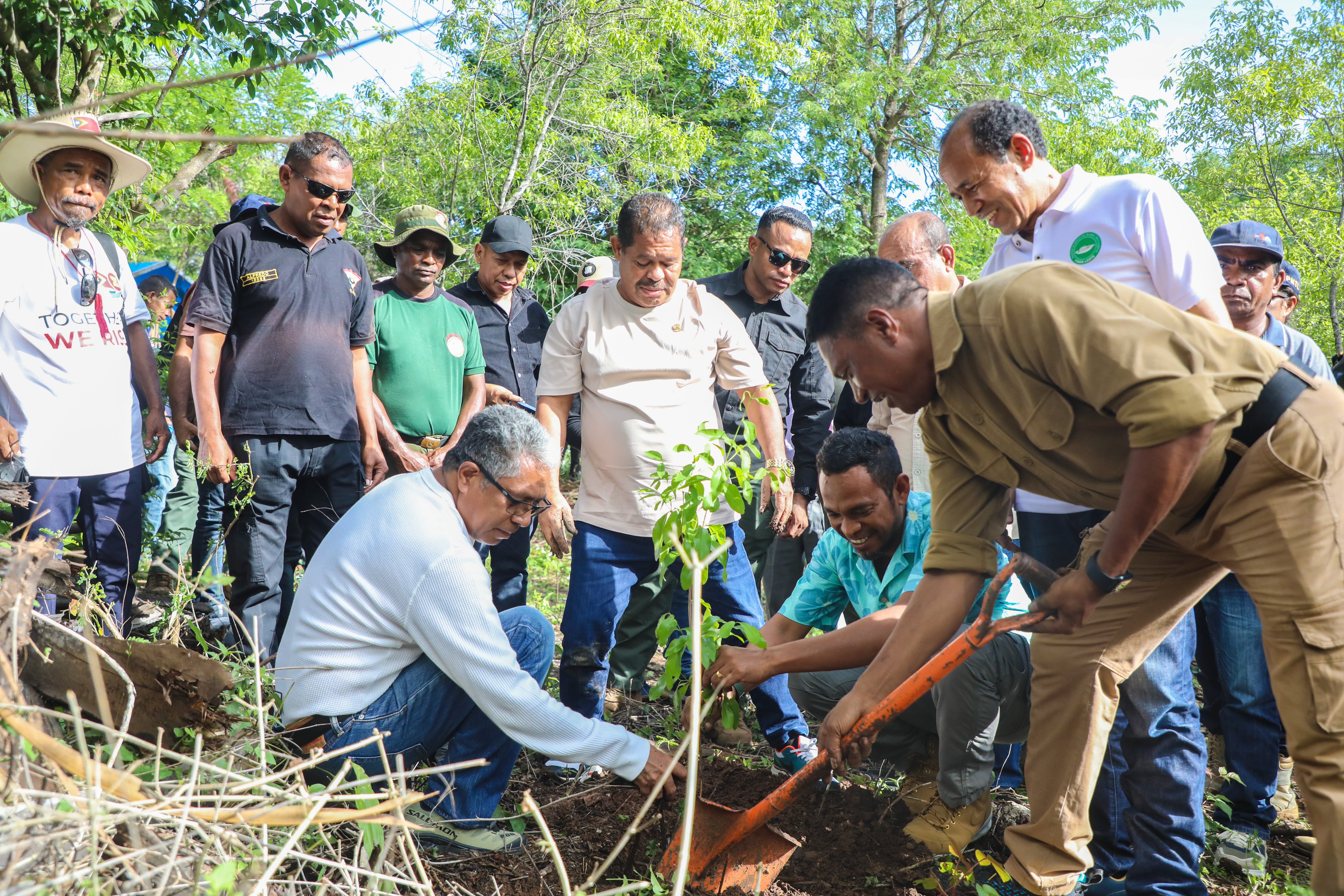 MAPPF Liu Husi SEF Selebra Loron Nasionál Ai-Kameli No Floresta Ba Dala Ix Iha Munisípiu Bobonaro