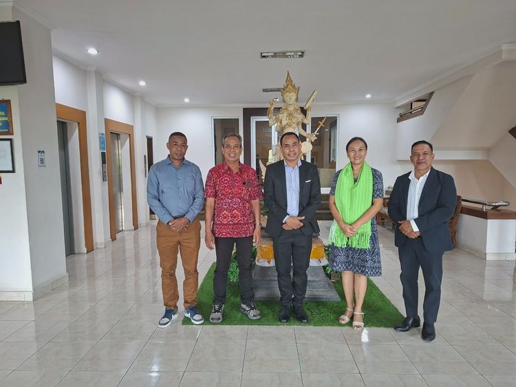 Fortalesimentu Kolaborasaun Trans-Fronteirisus: Diretor Geral Do Ambiente Timor-Leste Visita Programa Master Iha Siensia Ambiental Universidade Udayana.